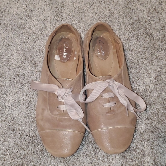 SOLD****Clarks - Picture 1 of 3